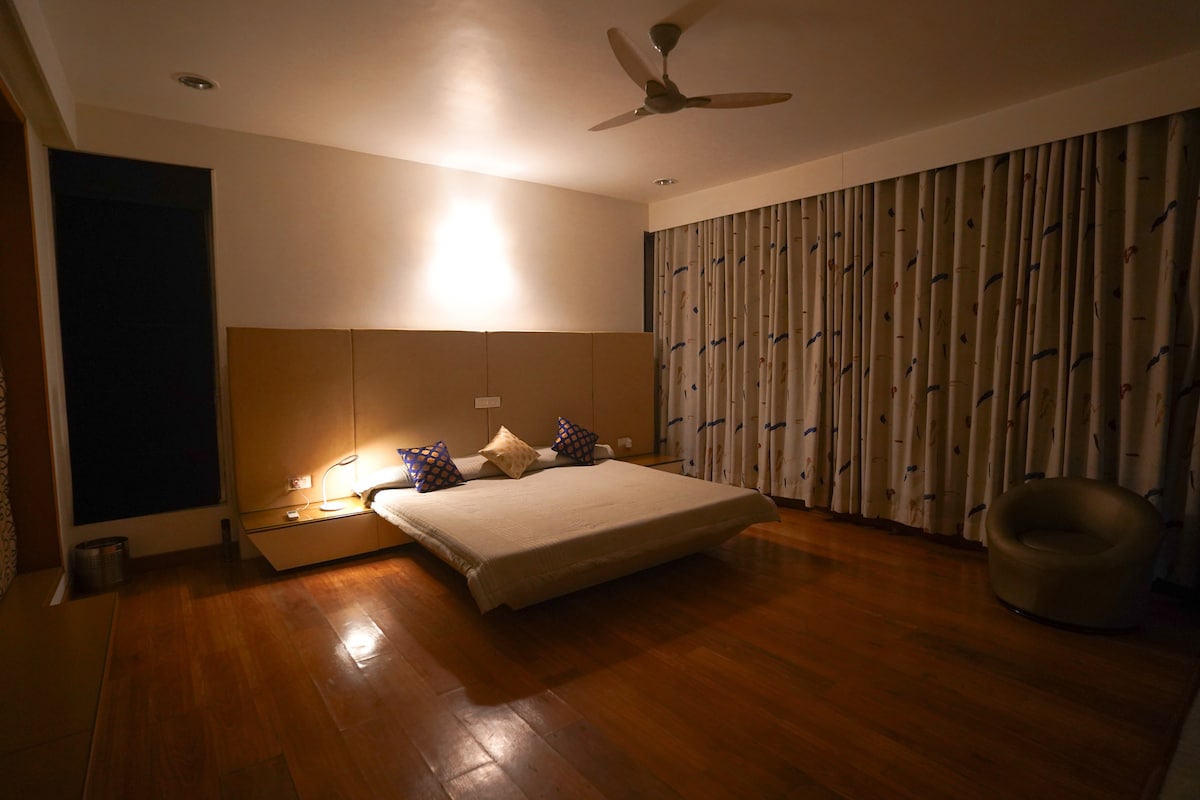 The Garden View Master Room at RB Villa Indore